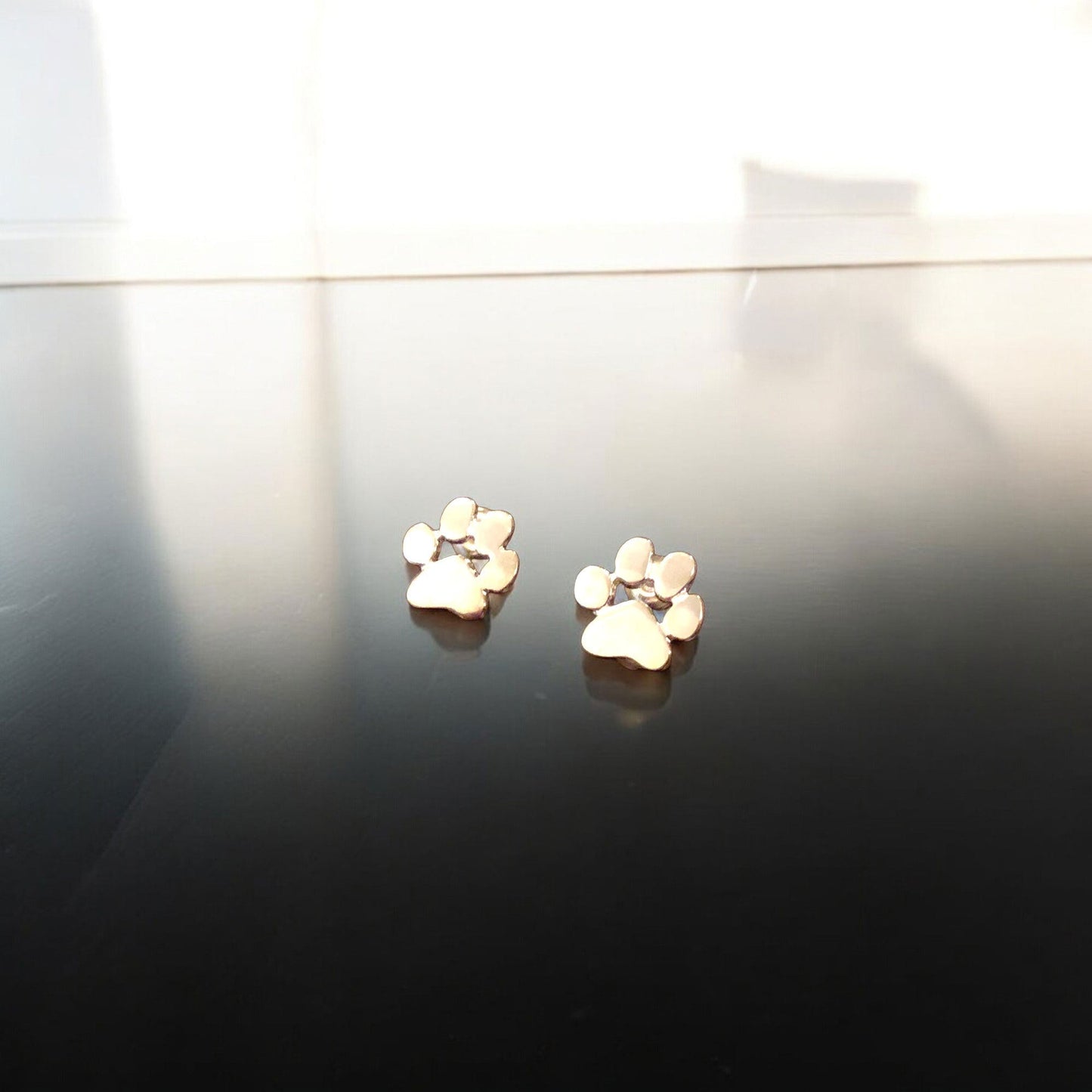 Boucles d'oreilles en patte de chien en or - Linai