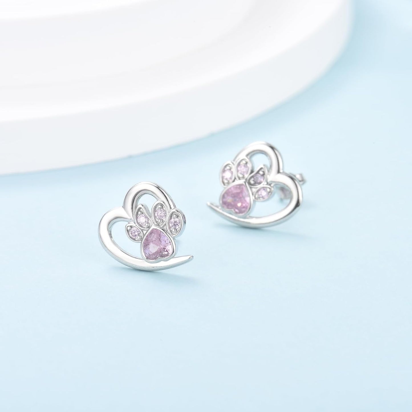 Boucles d'oreilles en forme de cœur incrusté de pattes de chien - Livia