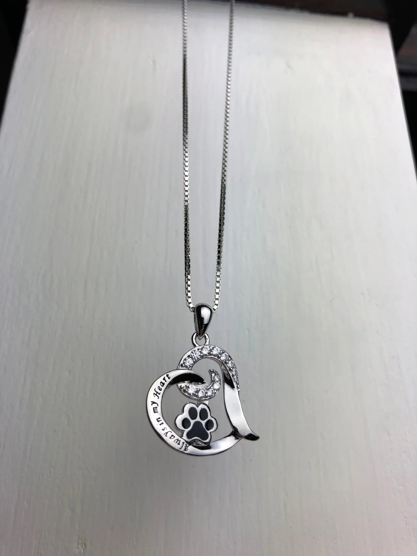 Collier à mémoire en cœur élégant en argent - Almaie