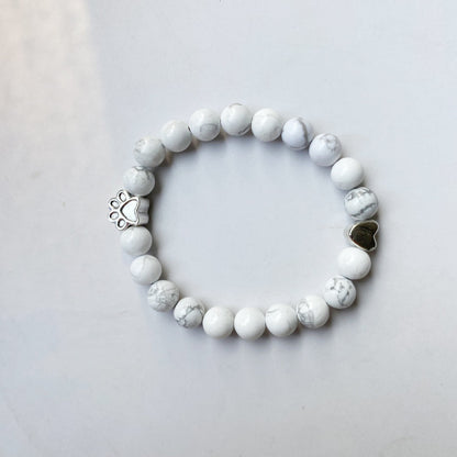 Bracelet Élégant en Pierre Naturelle avec Pendentifs Patte et Cœur – ELARA