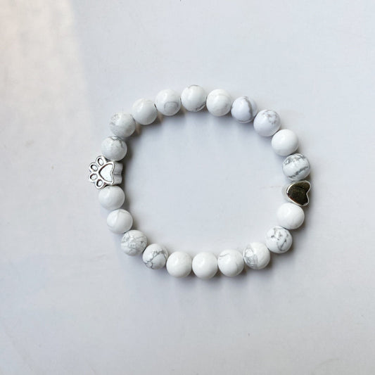 Bracelet Élégant en Pierre Naturelle avec Pendentifs Patte et Cœur – ELARA